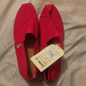 New with tags red Toms